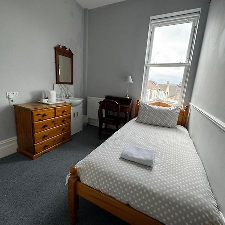The Elms Guest House Bristol Filton Eksteriør bilde