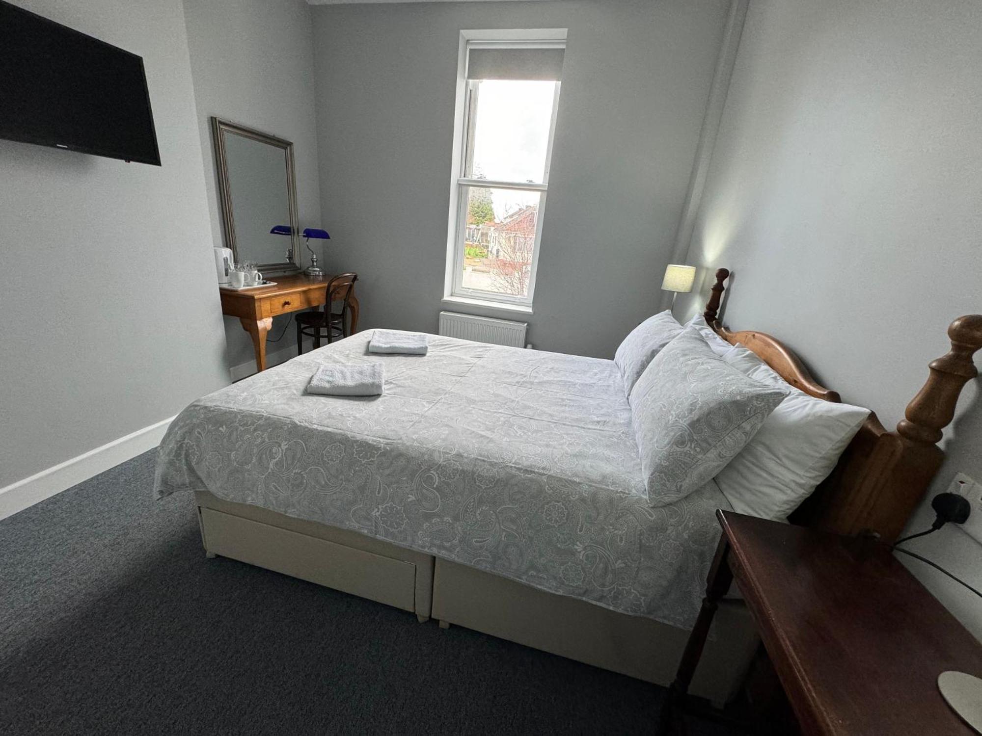 The Elms Guest House Bristol Filton Eksteriør bilde