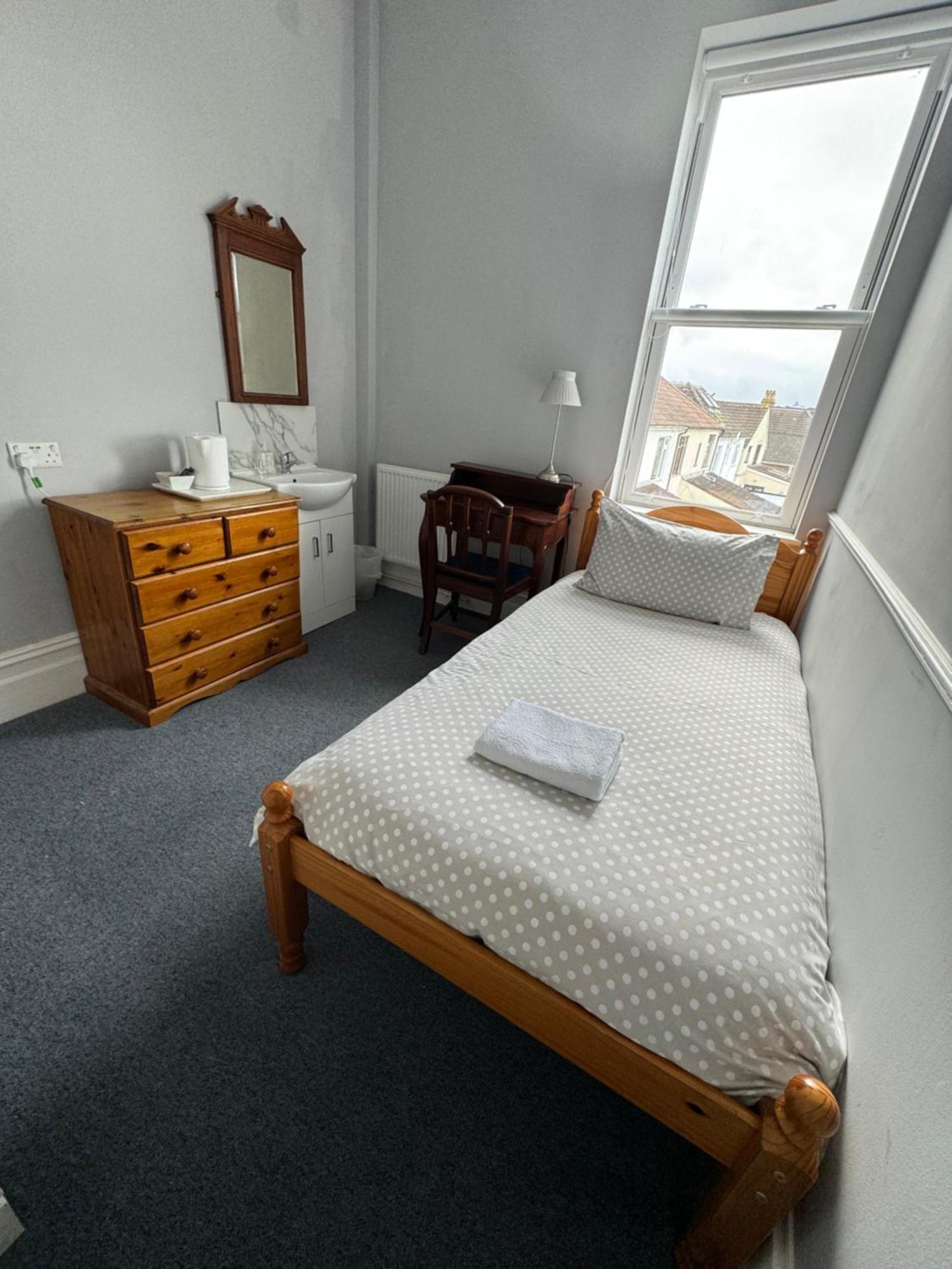 The Elms Guest House Bristol Filton Eksteriør bilde